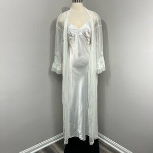 VS Cream Maxi Night Gown/Robe‎